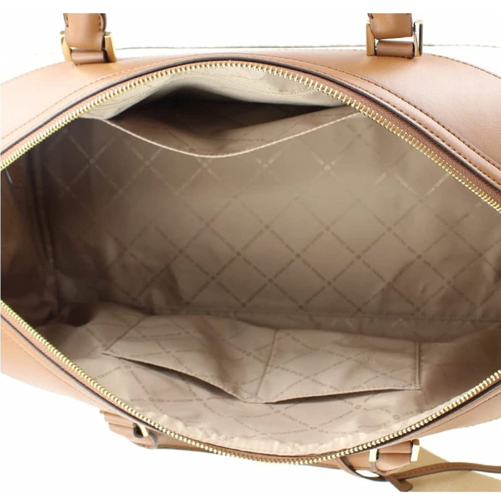 Michael Kors Extra Large Top Zip Duffle Bag Vanilla - Picture 4 of 4